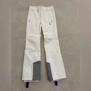 Women’s spyder ski pants size 6 US color white perfect conditions.